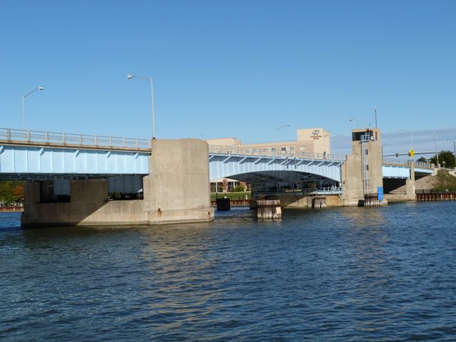 Veterans Memorial Bridge